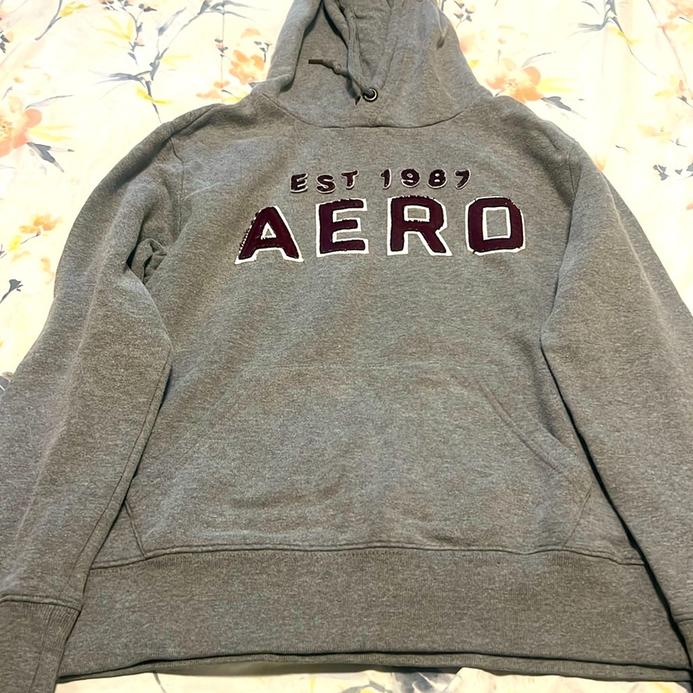 Youth sweatshirt..in good condition and nice color or if gray